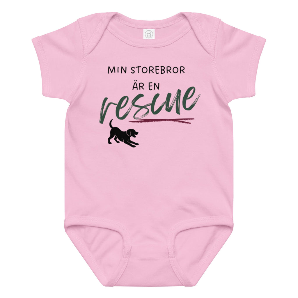 Babybody Min storebror är en rescue med mörk text i rosa färg