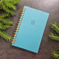 Turkos password book för lösenord och inloggningar med spiralrygg