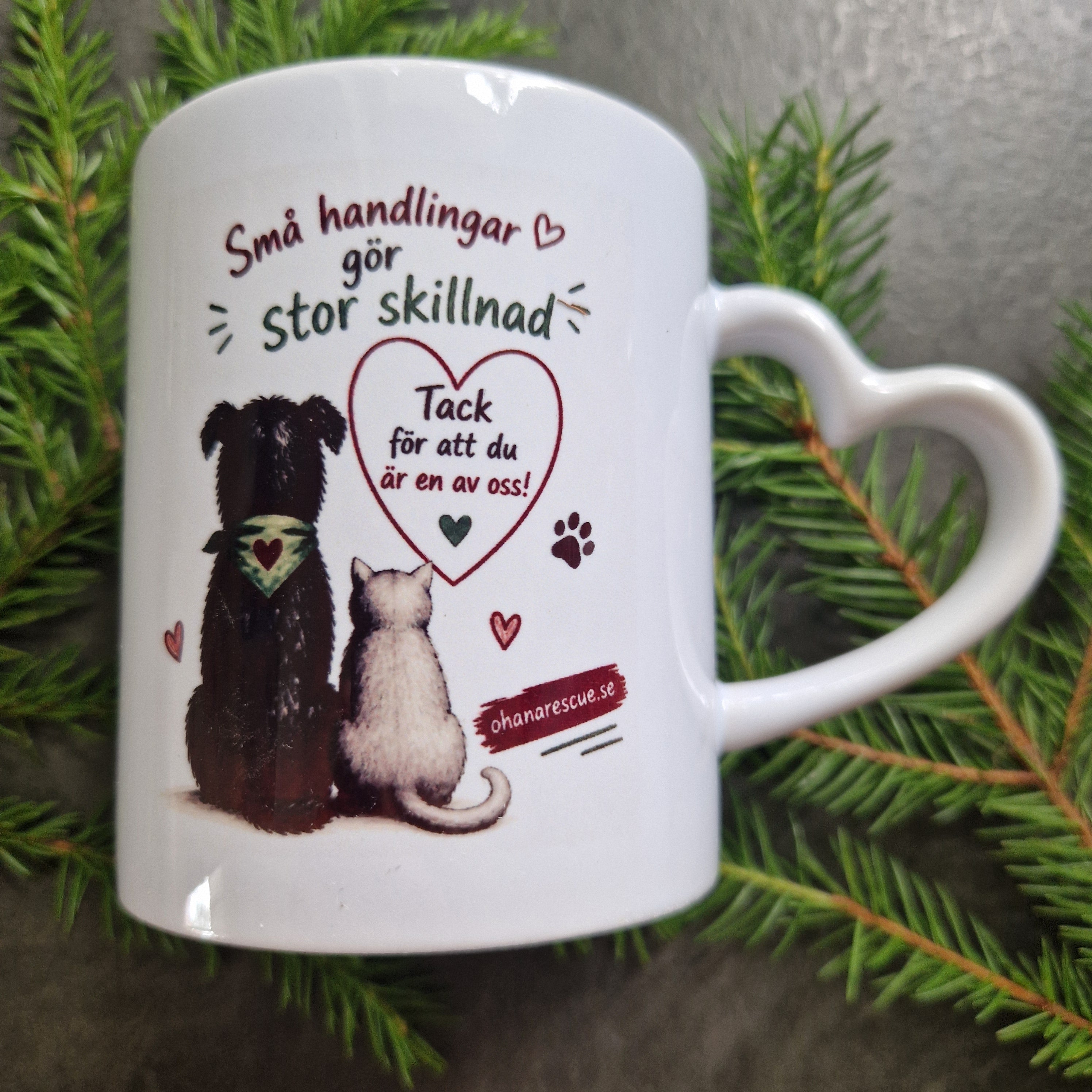 Närbild på Ohana Rescue mugg med motivet Små handlingar gör stor skillnad