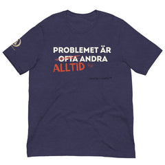 Rolig heather midnight navy t-shirt med texten Problemet är ofta alltid andra