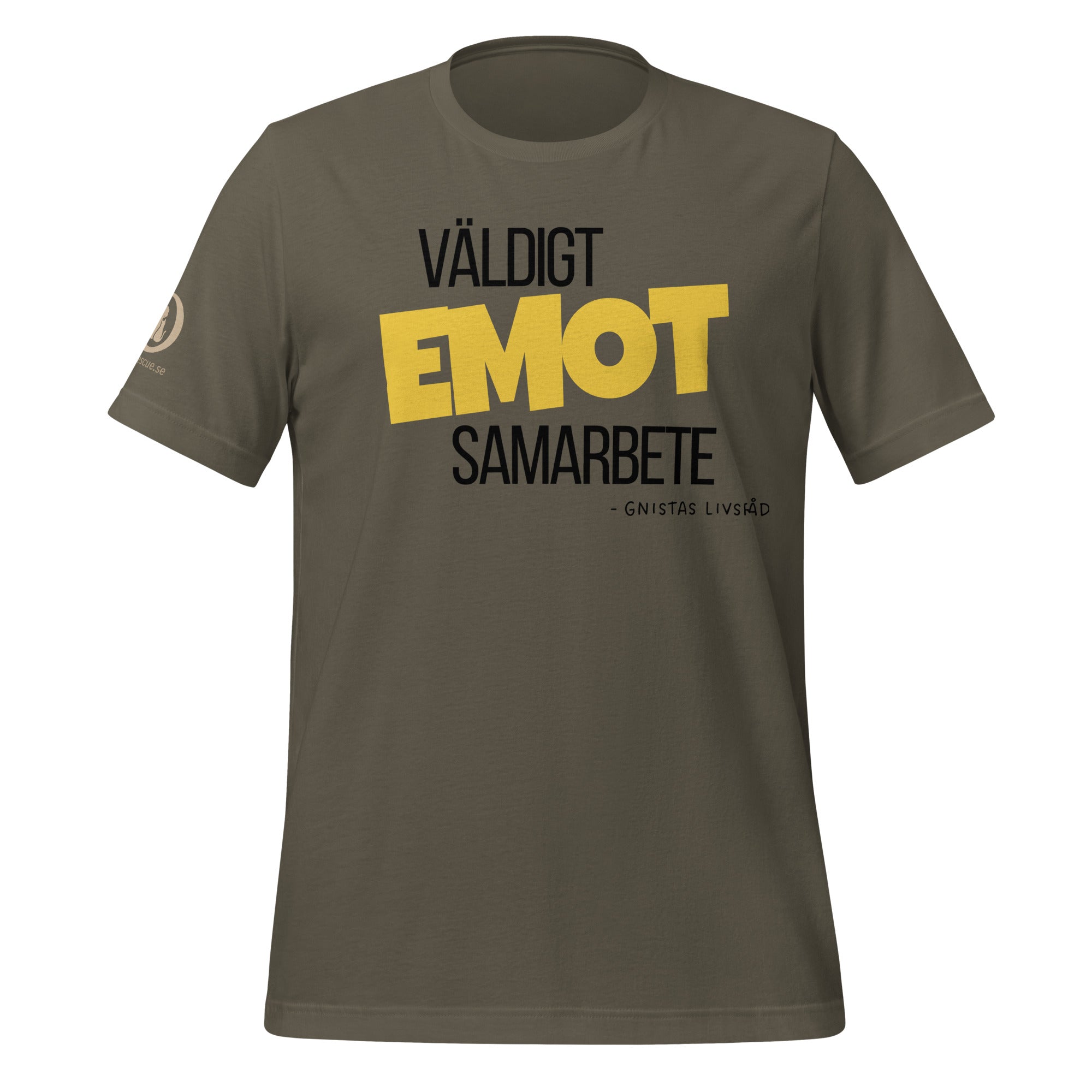 Närbild av Väldigt EMOT samarbete t-shirt i army